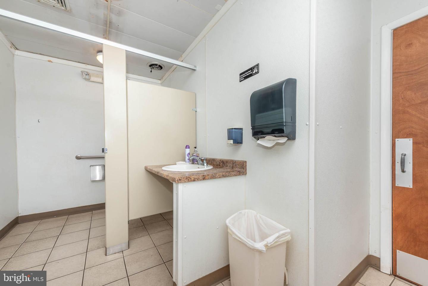 19220 Property Photo 43