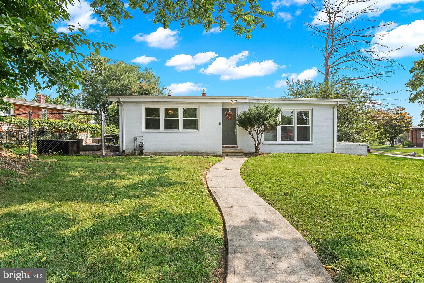 6705 Laurelwood Ave Property Photo 1
