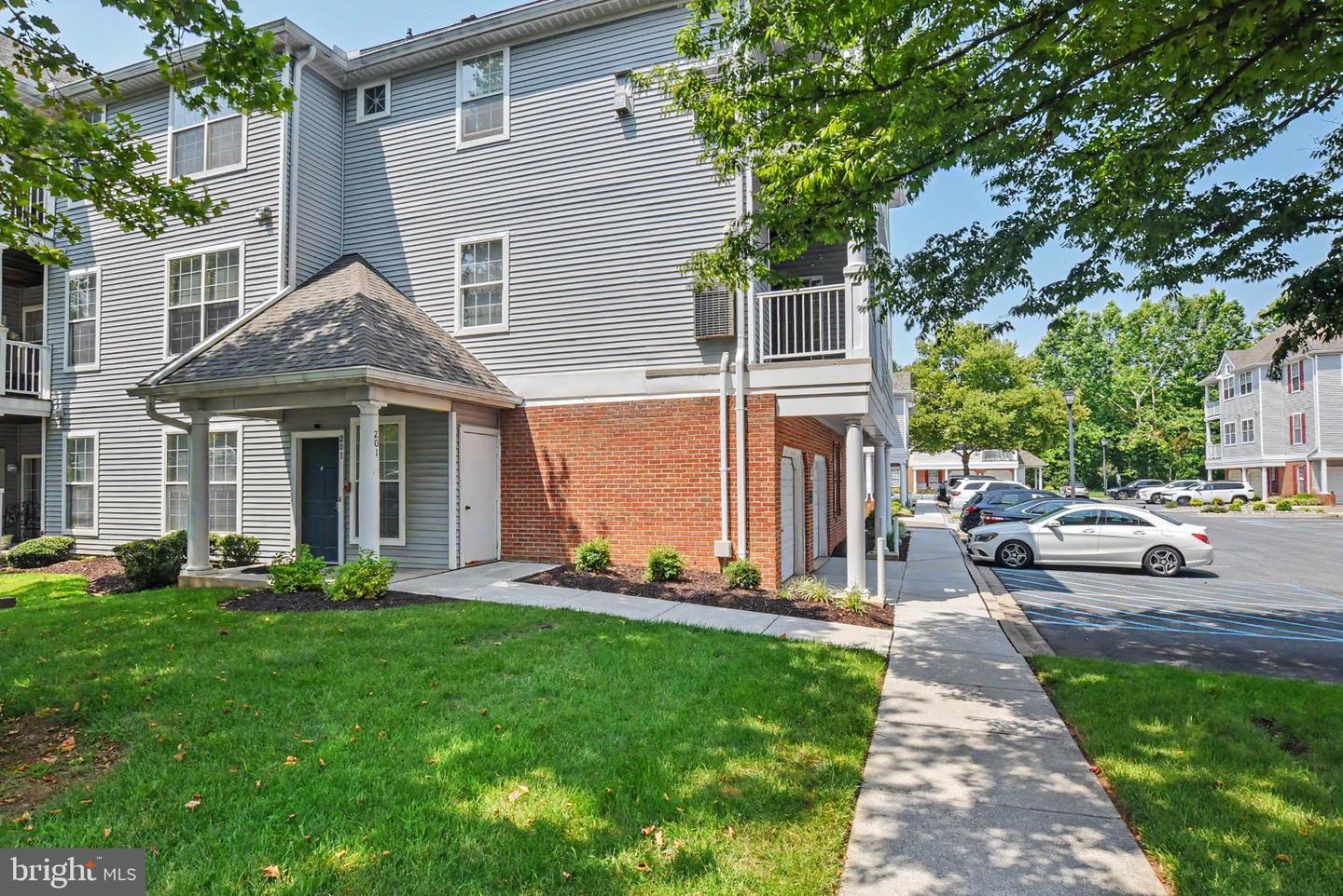 5003 Hollington Dr #201 Property Photo 4