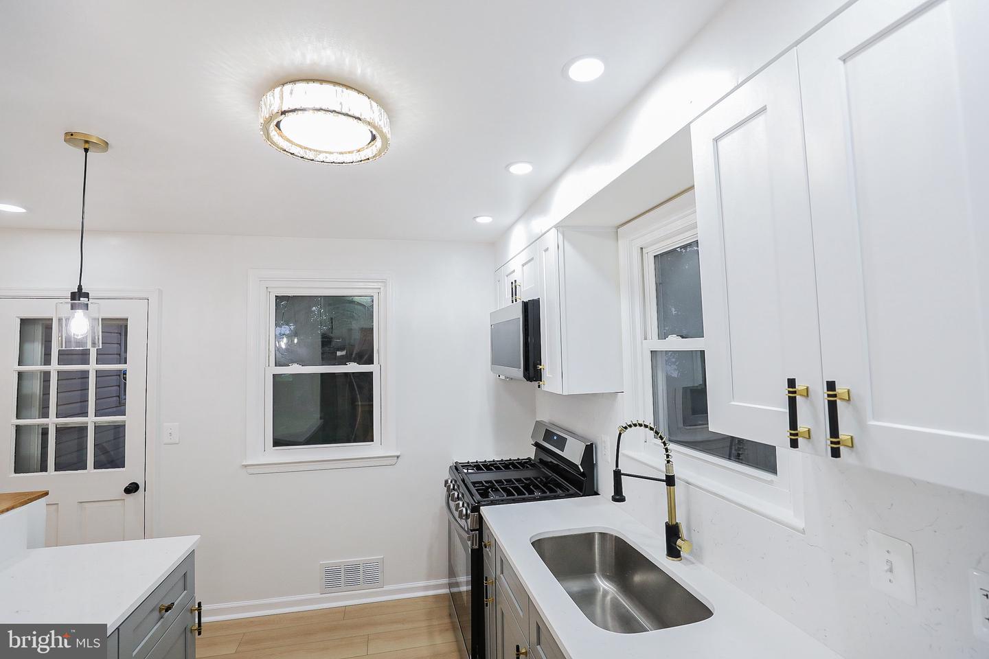 3661 Clifmar Rd Property Photo 2