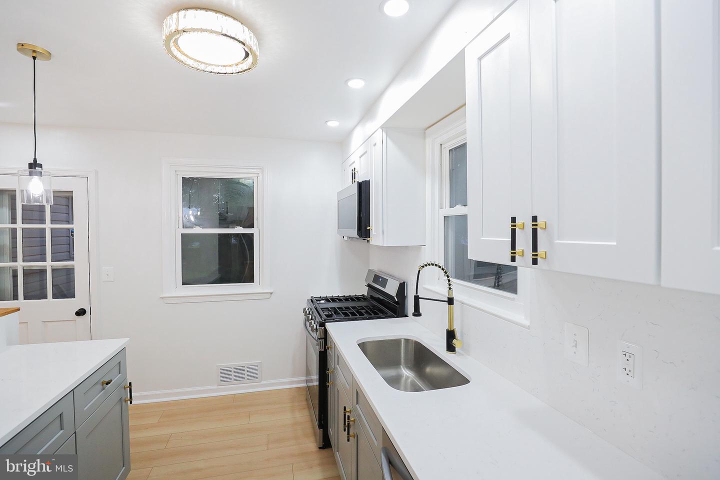 3661 Clifmar Rd Property Photo 4