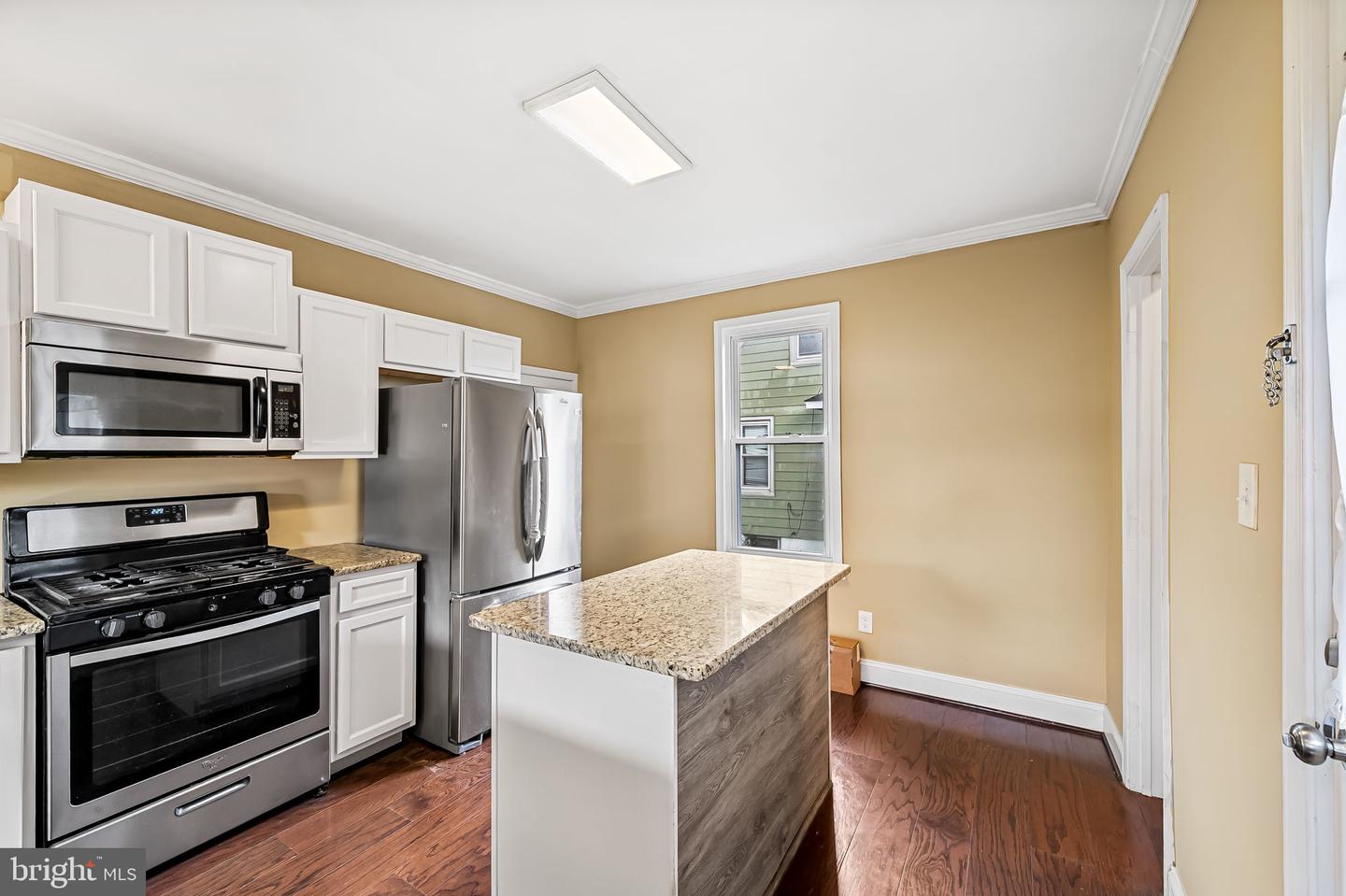 29 Henry Ave Property Photo 10