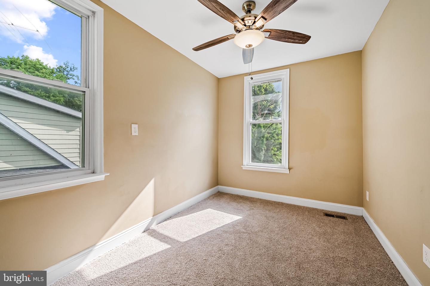 29 Henry Ave Property Photo 14