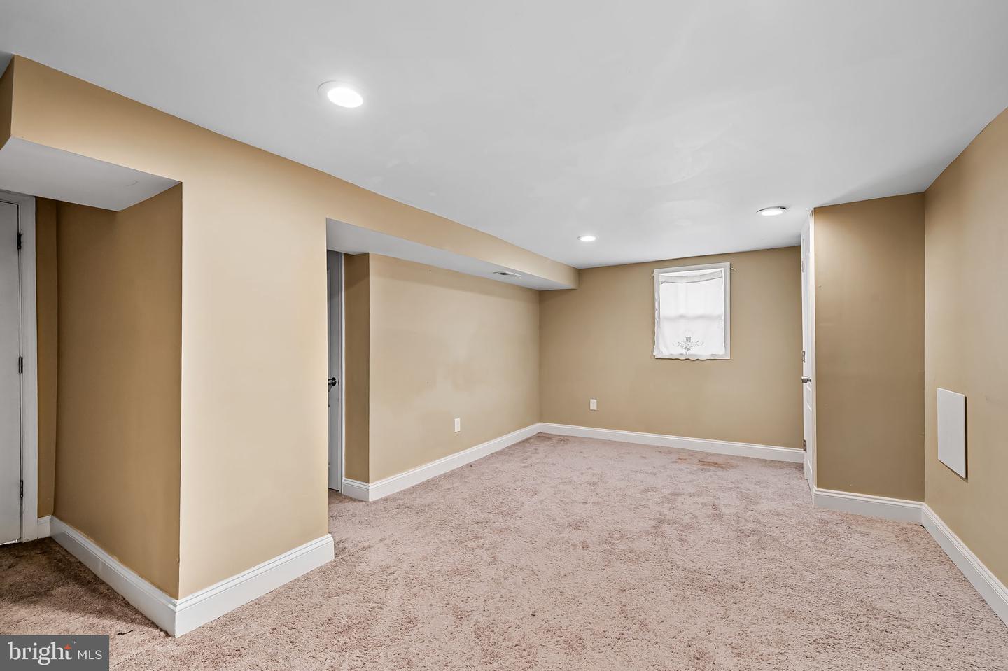 29 Henry Ave Property Photo 22