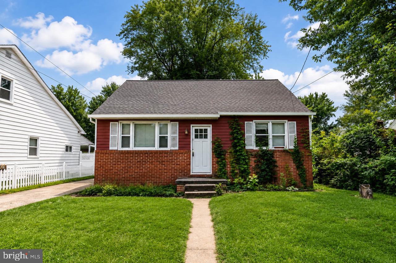 1213 E Homberg Ave Property Photo 1