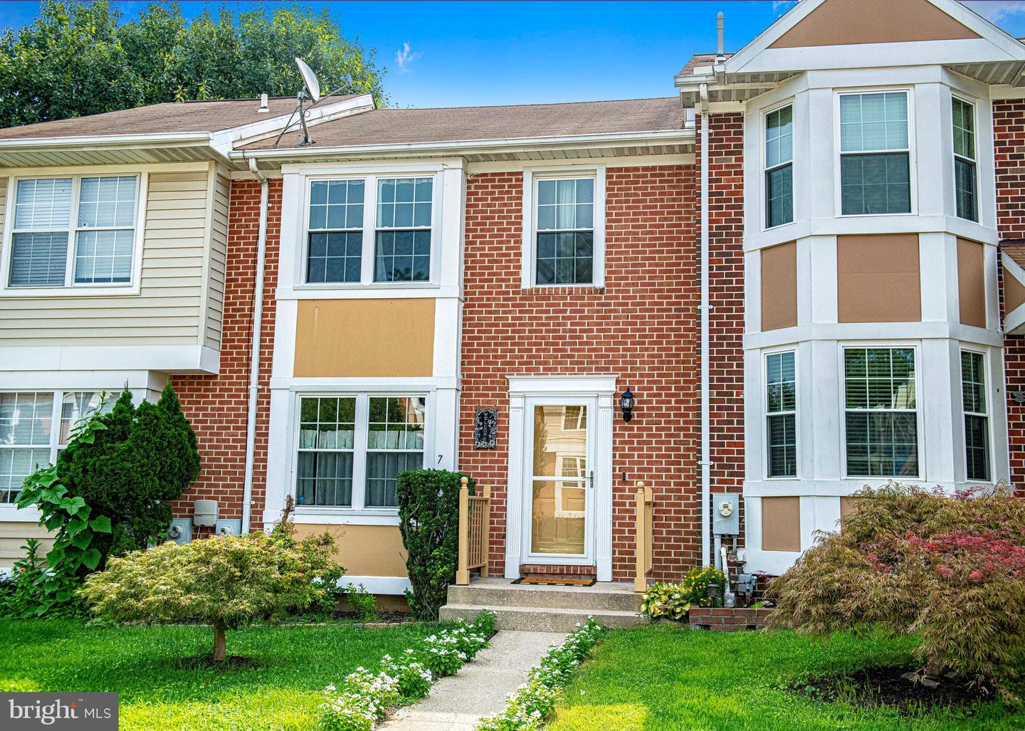 7 NORTHFORD WAY Property Photo 1
