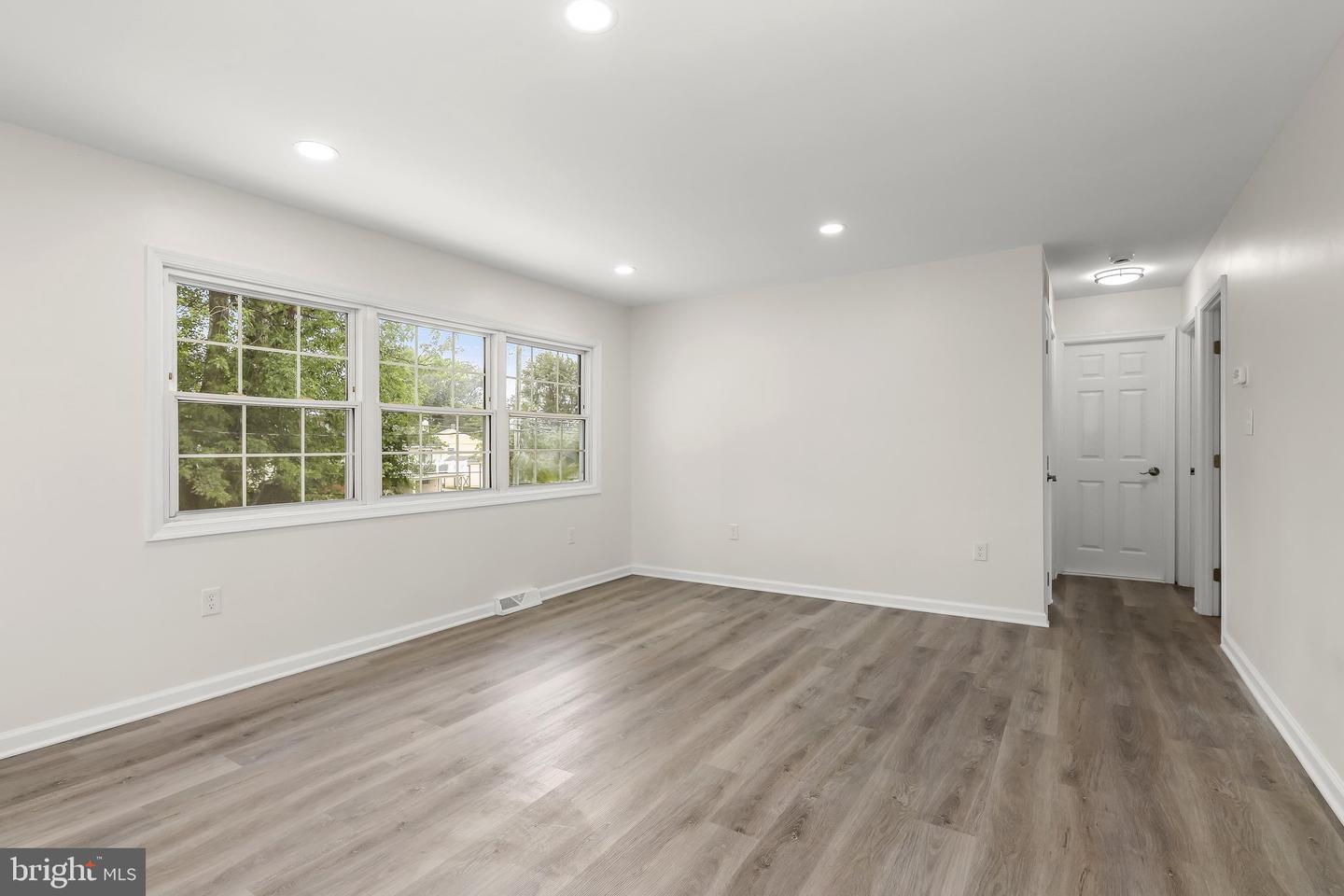313 Academy Ave Property Photo 4