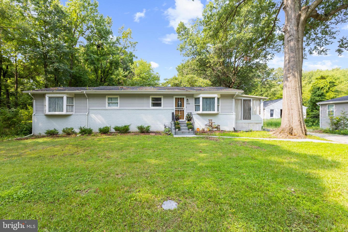 1326 Goodwood Ave Property Photo 1