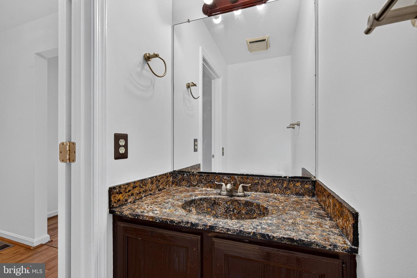 1119 Silentglade Rd Property Photo 5