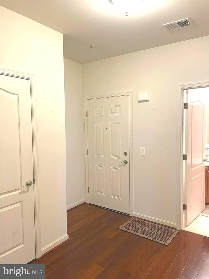 7401 Travertine Dr #302 Property Photo 4