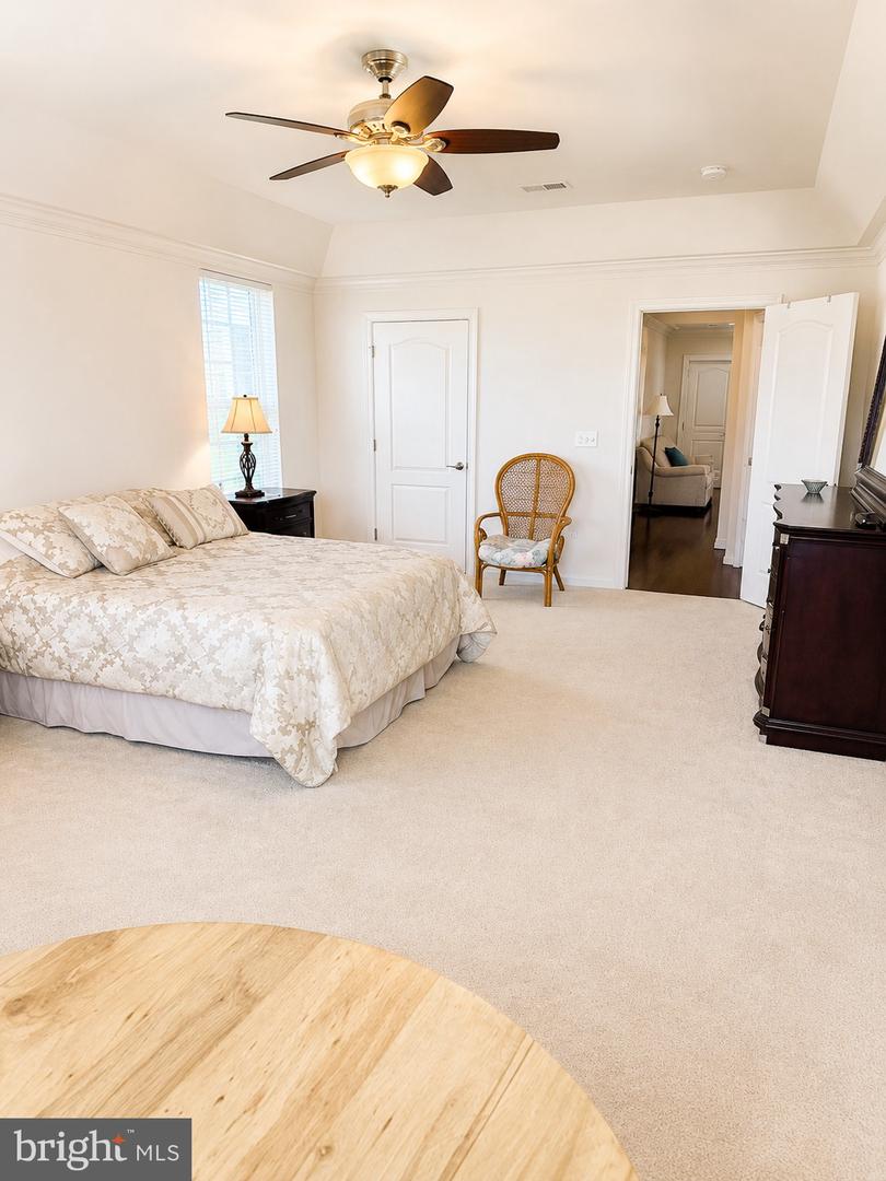 7401 Travertine Dr #302 Property Photo 18