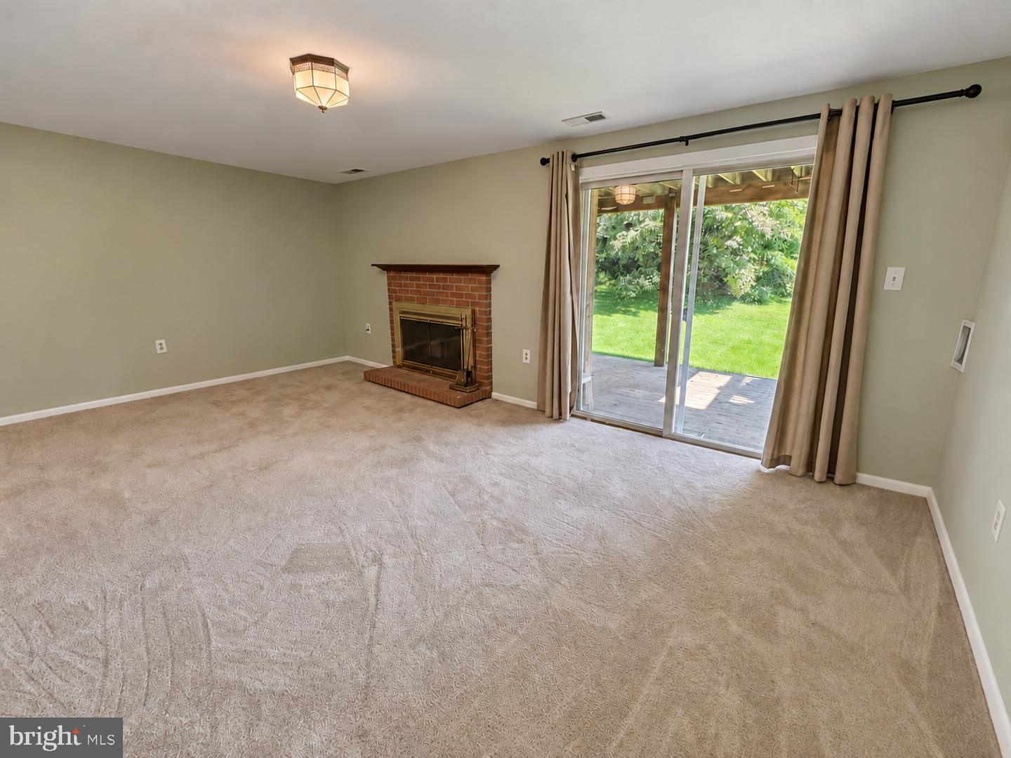 3010 N Branch Ln Property Photo 4