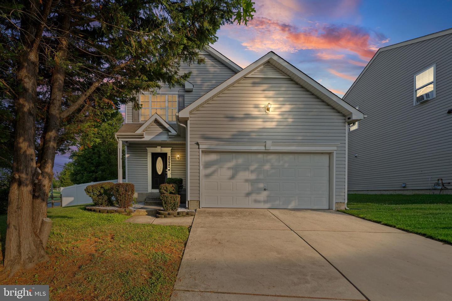 2094 Streamway Ct Property Photo 2