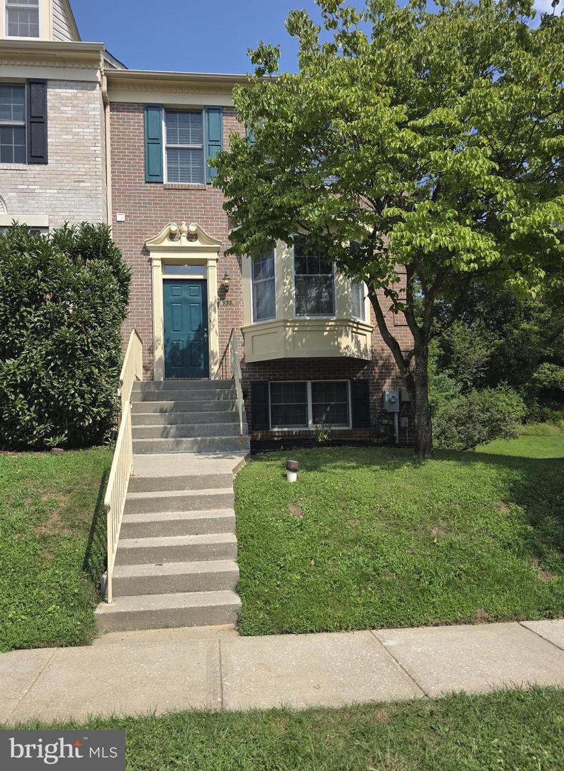 937 Walnut Wood Rd Property Photo 2