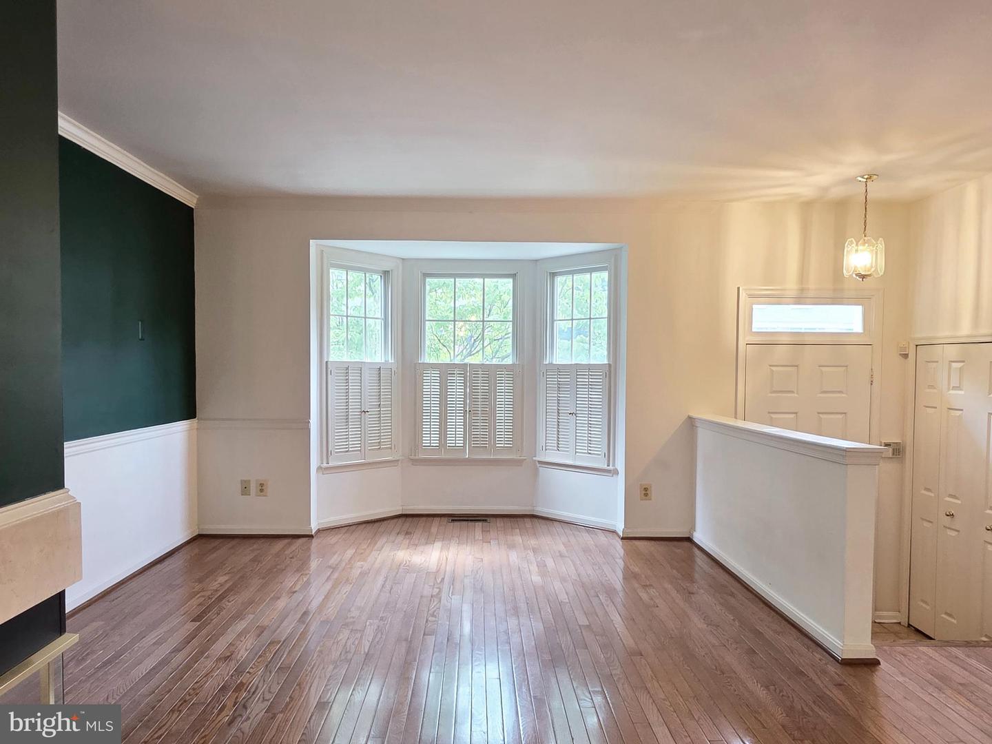 937 Walnut Wood Rd Property Photo 5