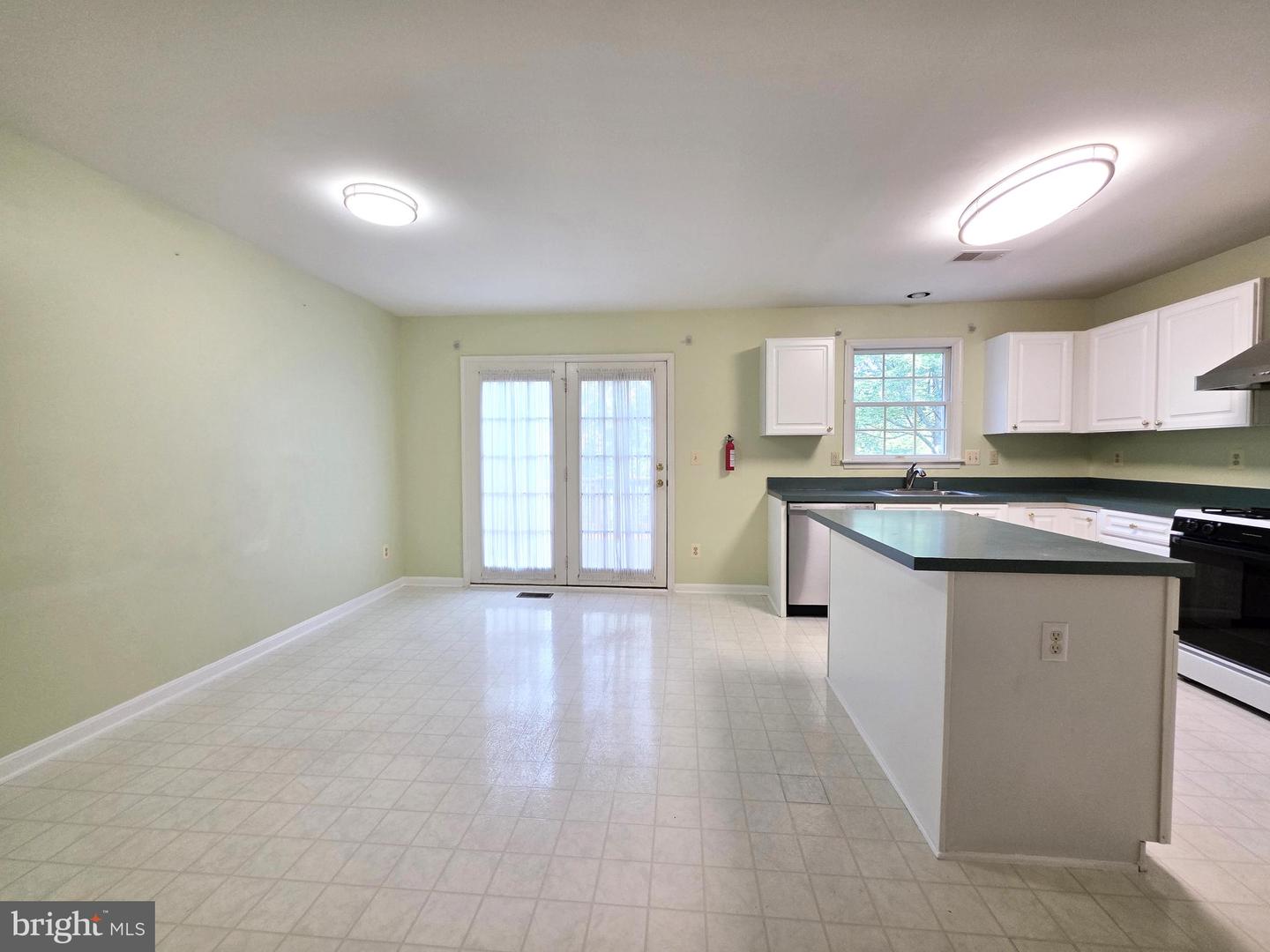 937 Walnut Wood Rd Property Photo 12
