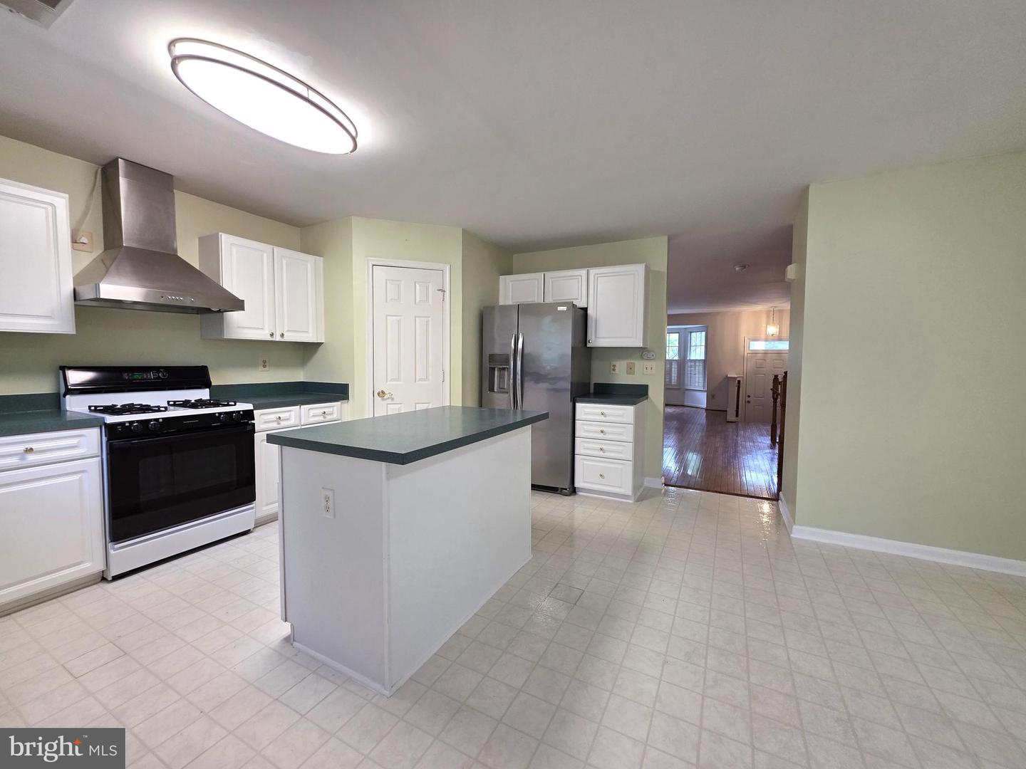 937 Walnut Wood Rd Property Photo 13