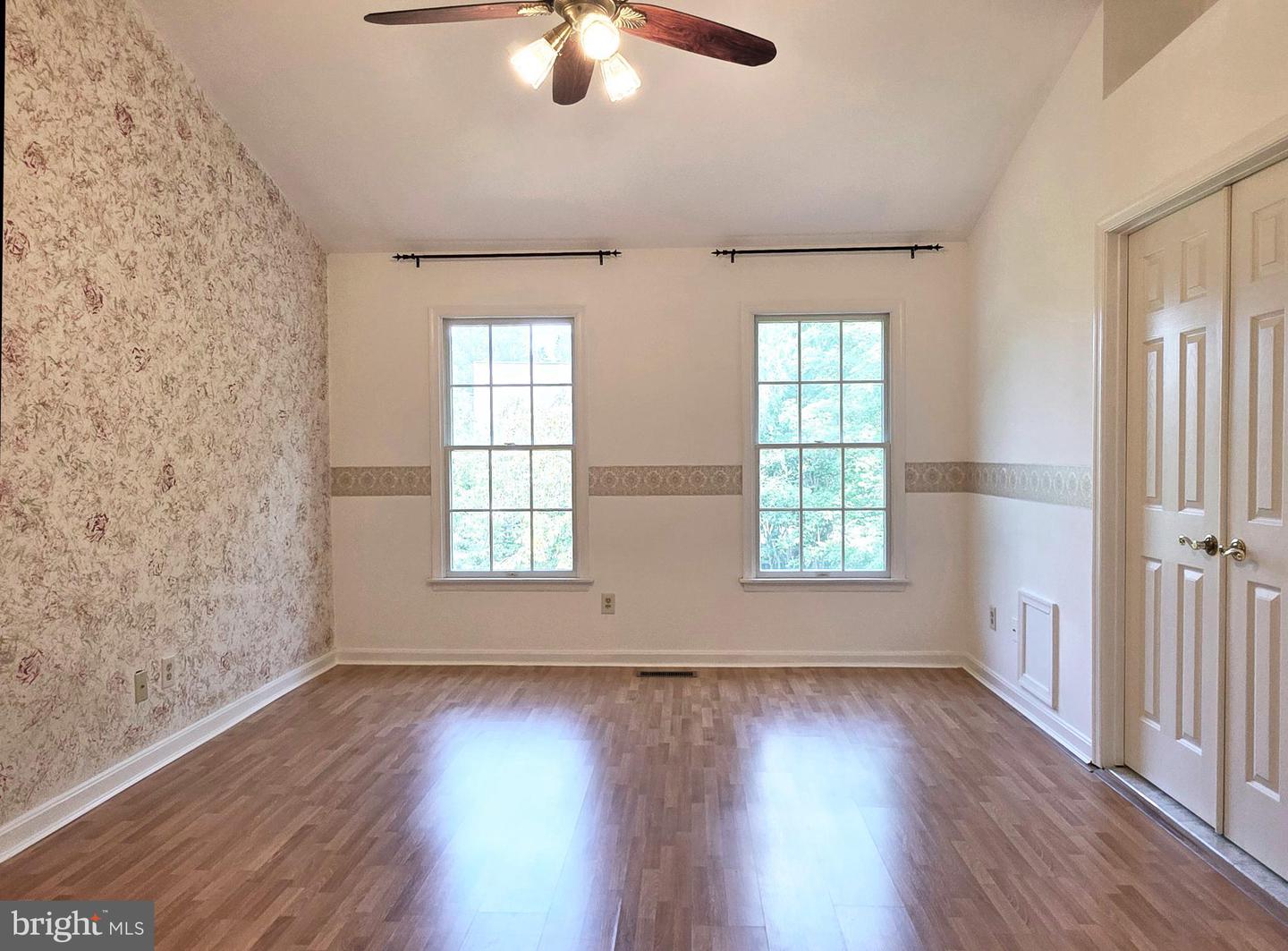 937 Walnut Wood Rd Property Photo 17