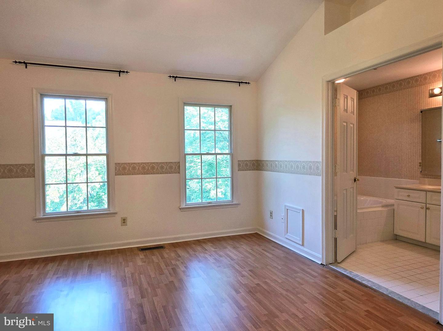 937 Walnut Wood Rd Property Photo 18
