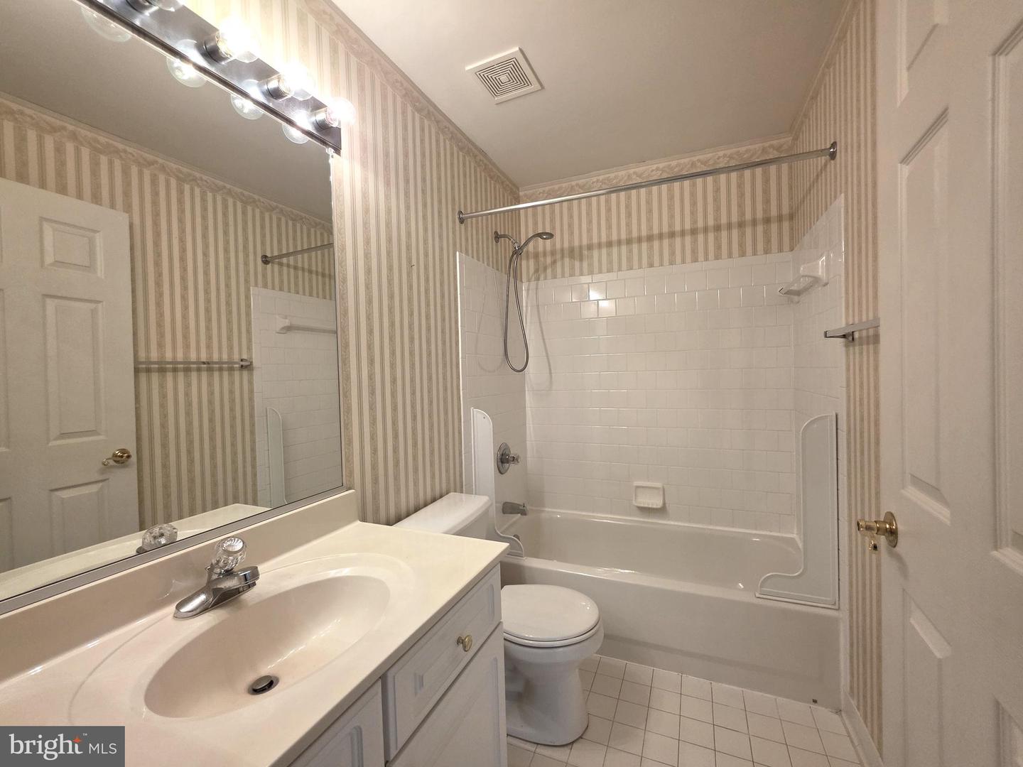 937 Walnut Wood Rd Property Photo 28