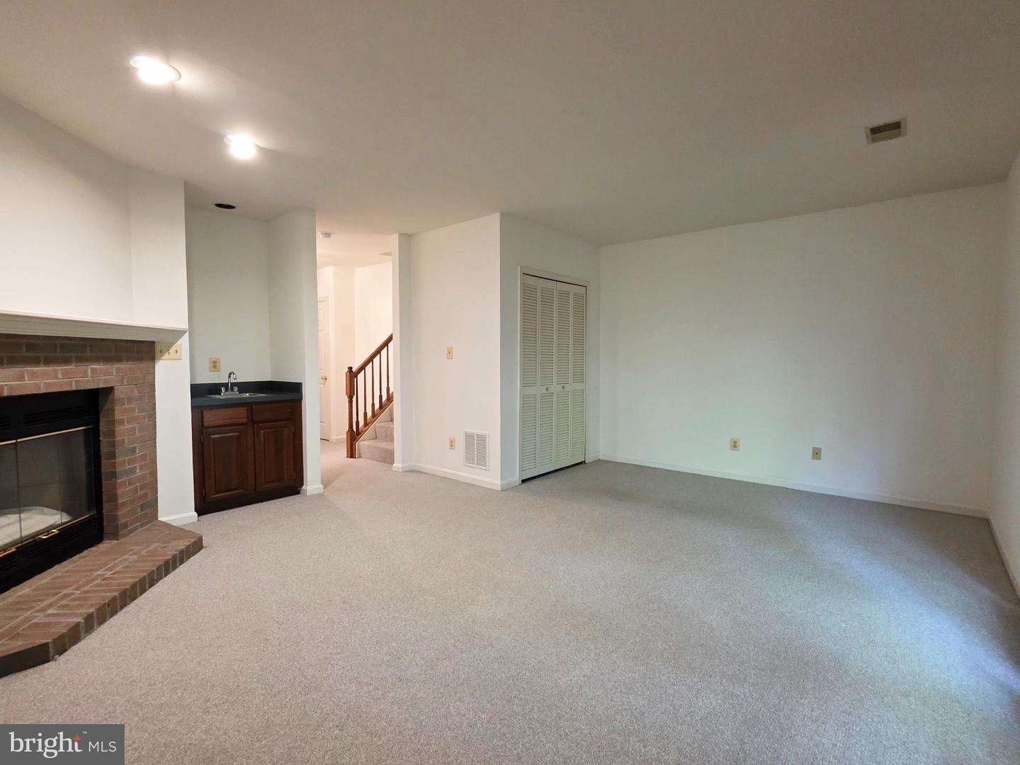 937 Walnut Wood Rd Property Photo 33