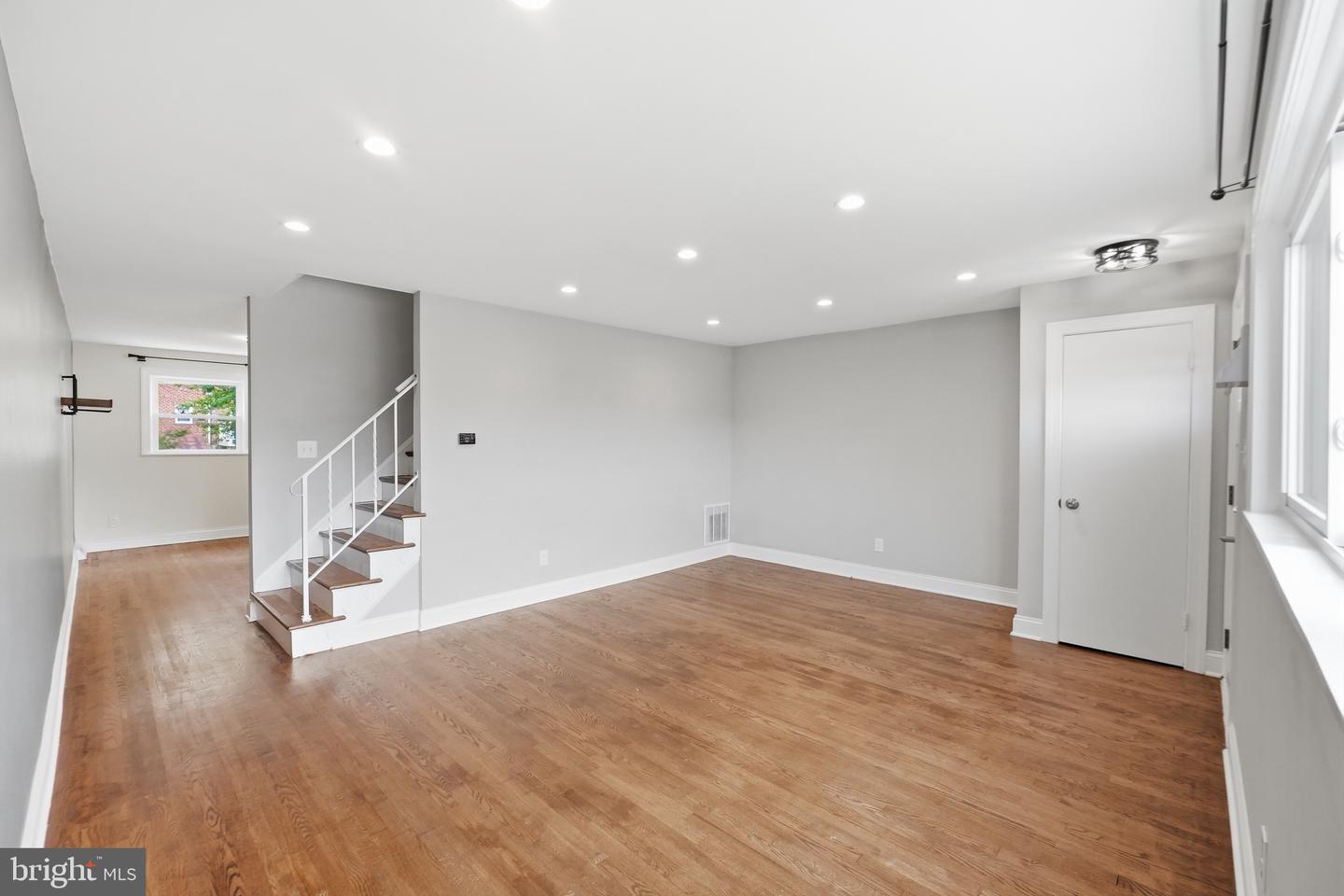 5402 Highridge St Property Photo 4