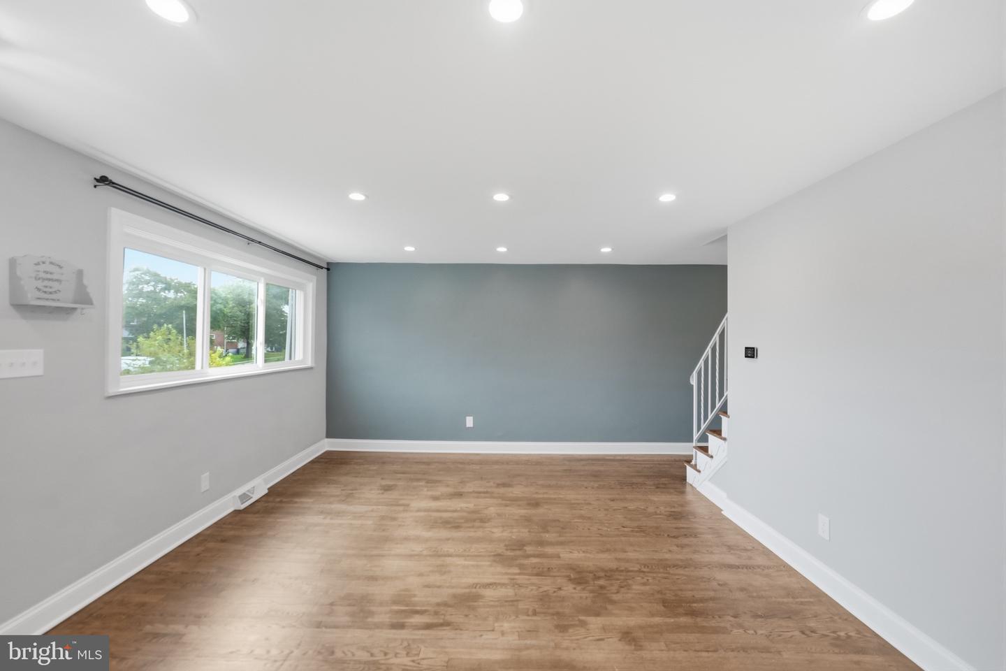 5402 Highridge St Property Photo 6