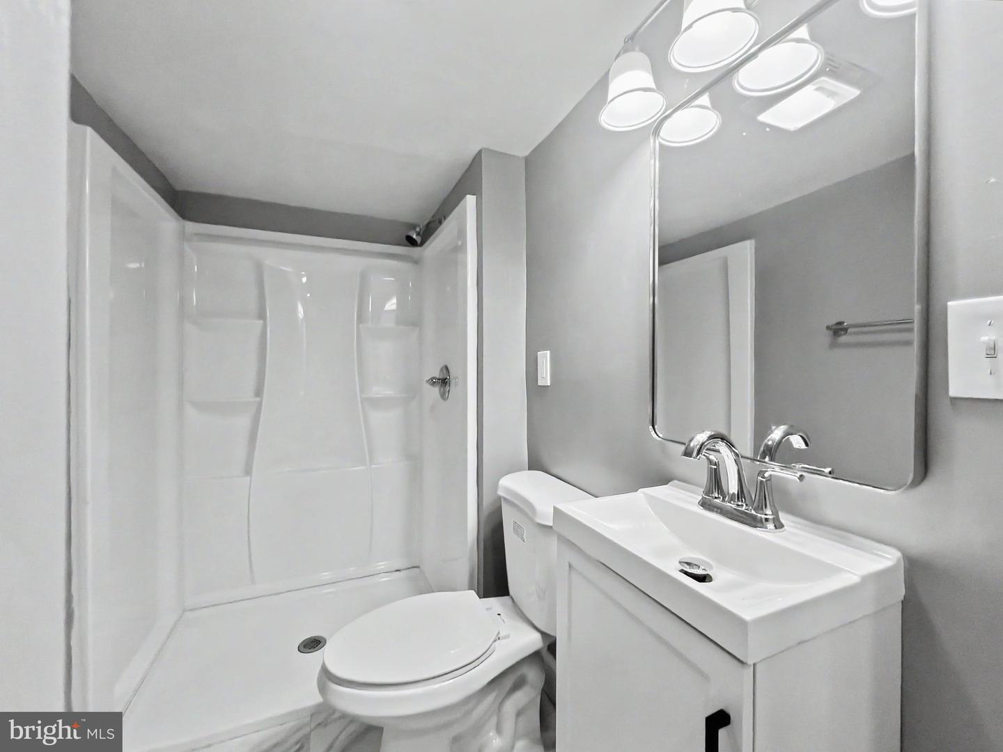 5900 Hamilton Ave Property Photo 6
