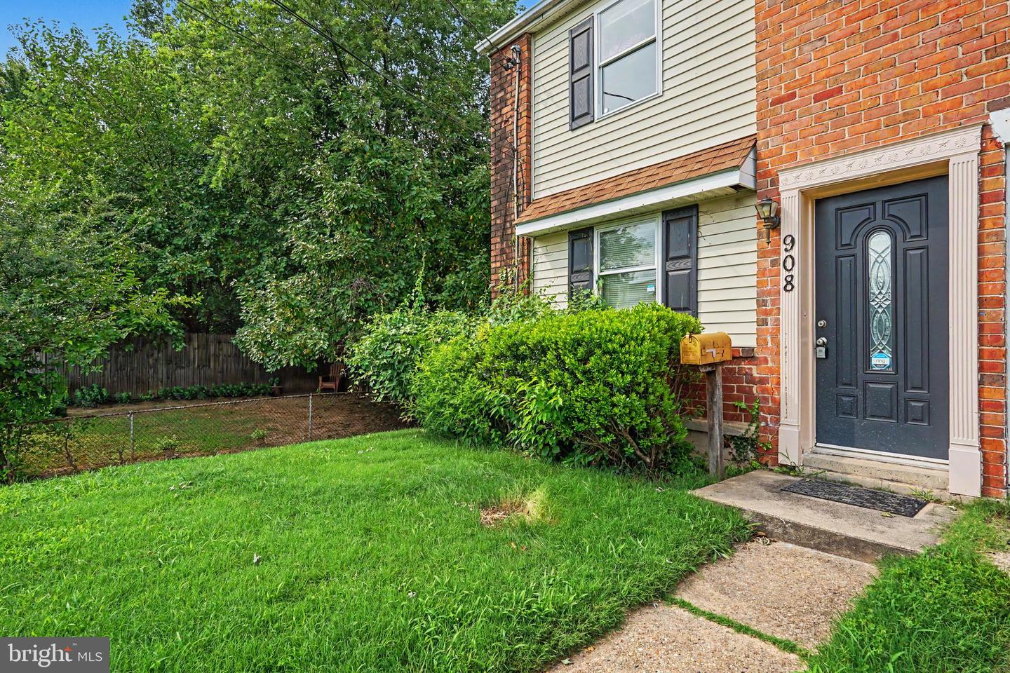 908 Winsap Ct Property Photo 6