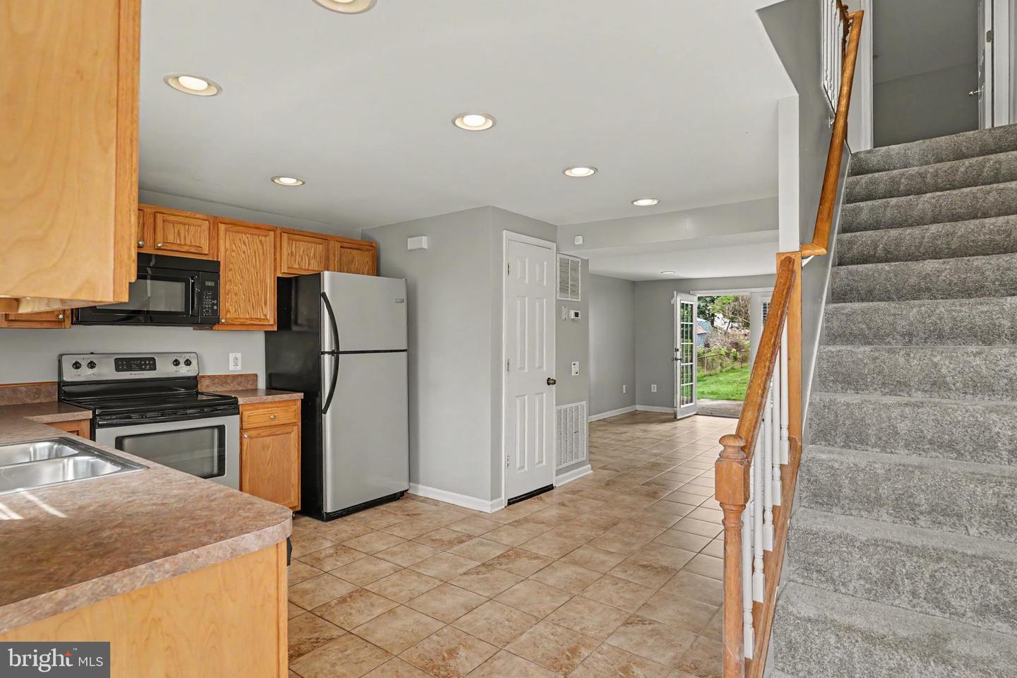 908 Winsap Ct Property Photo 7