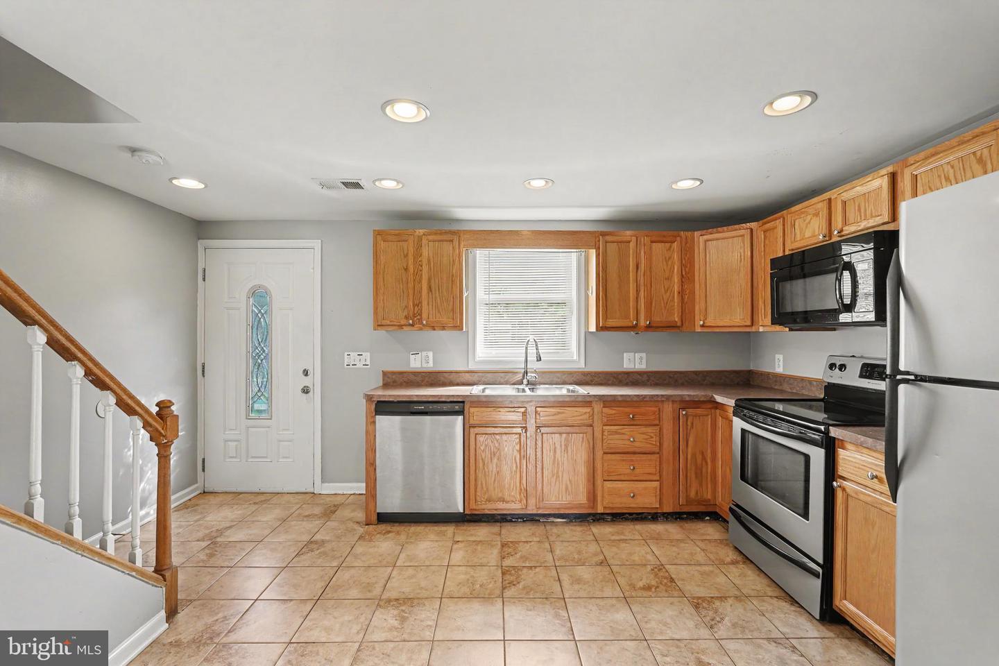 908 Winsap Ct Property Photo 8