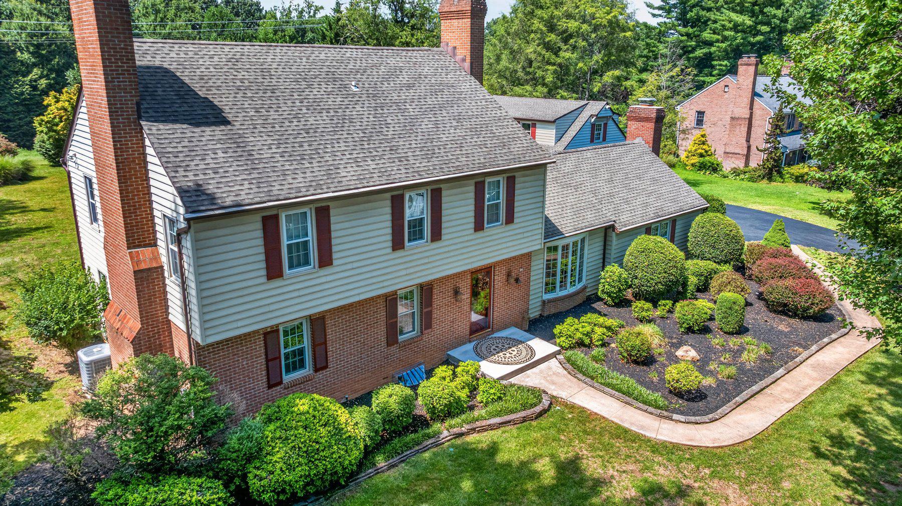 8 Tree Farm Ct Property Photo 1