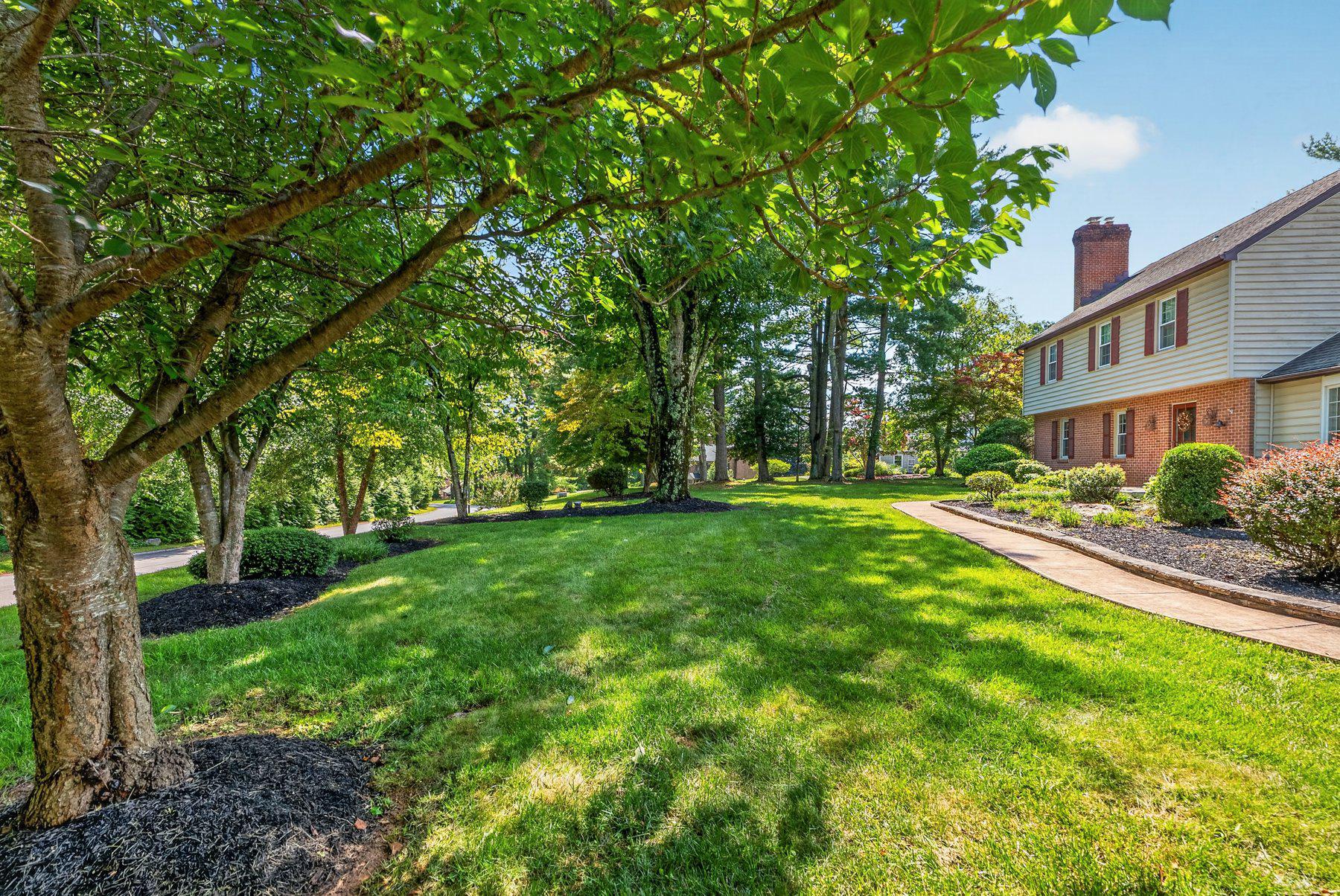 8 Tree Farm Ct Property Photo 2