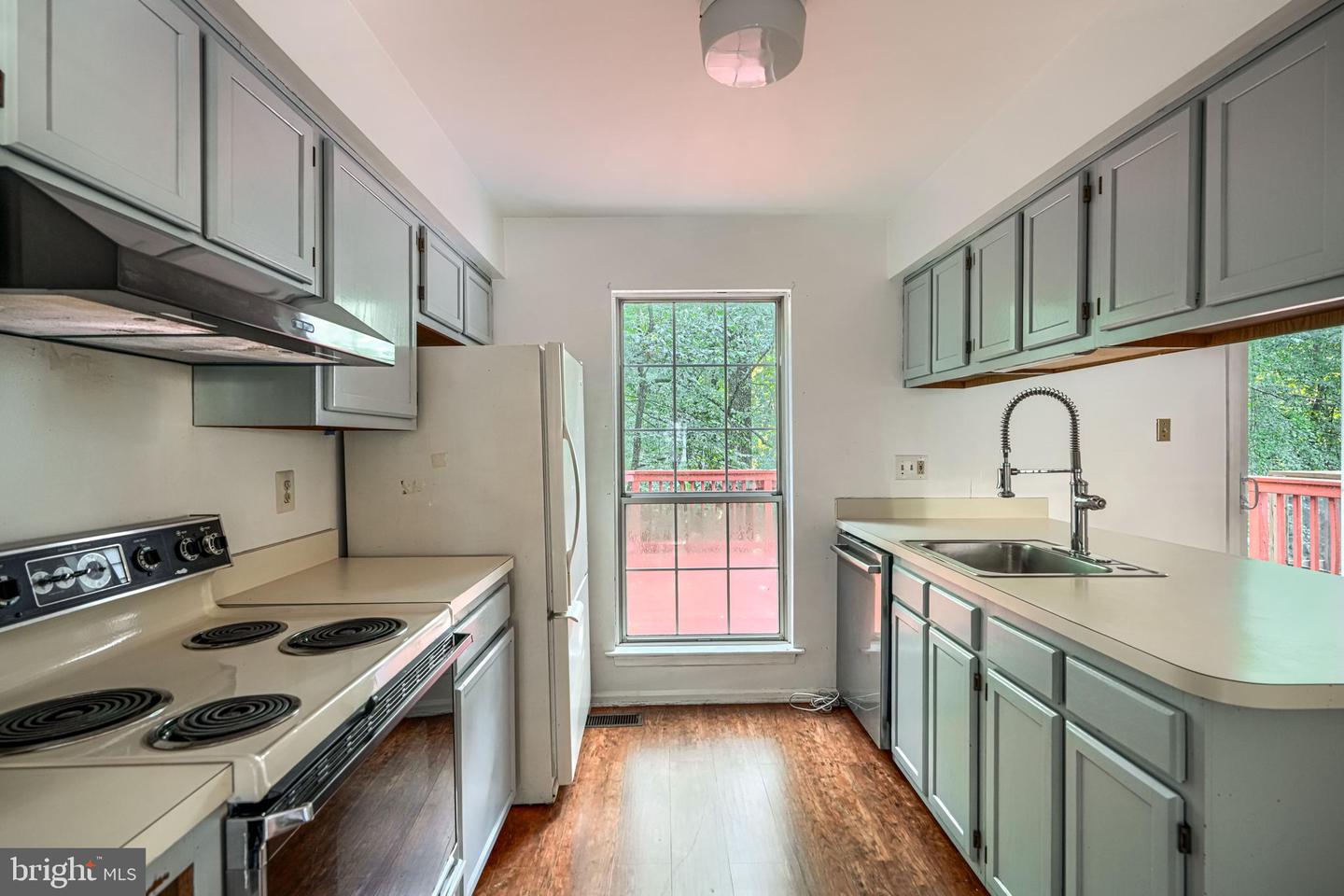 8 Lambeth Bridge Ct Property Photo 4