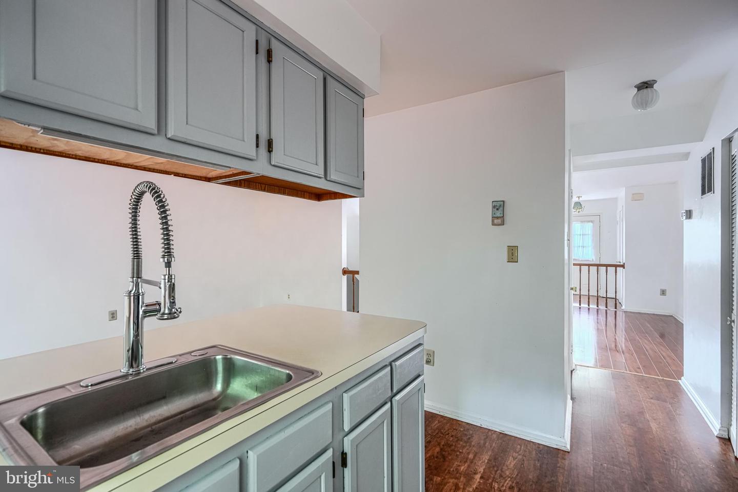 8 Lambeth Bridge Ct Property Photo 5