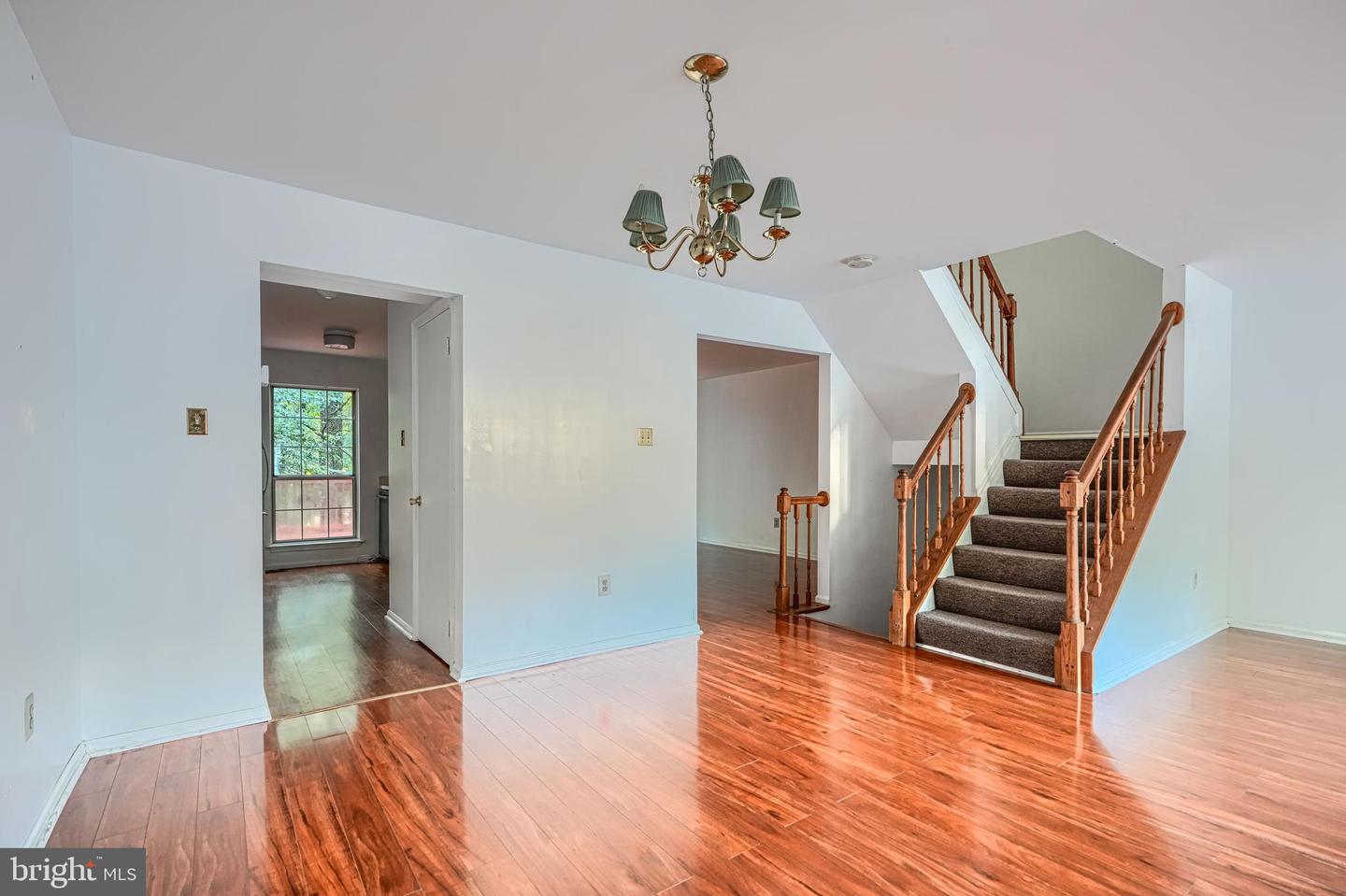8 Lambeth Bridge Ct Property Photo 10