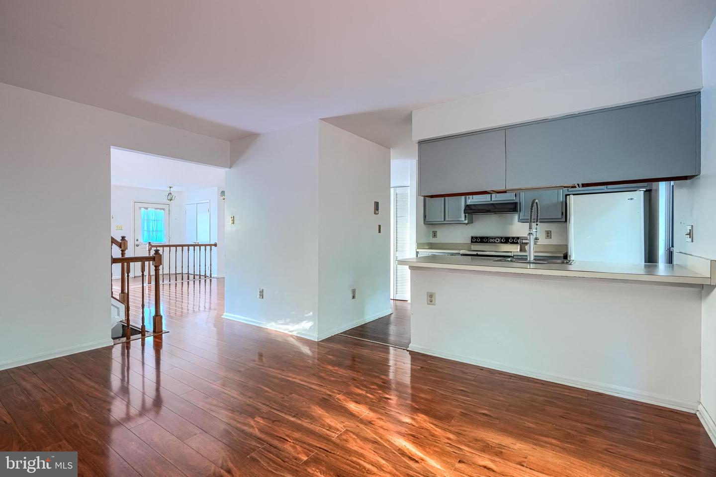 8 Lambeth Bridge Ct Property Photo 12
