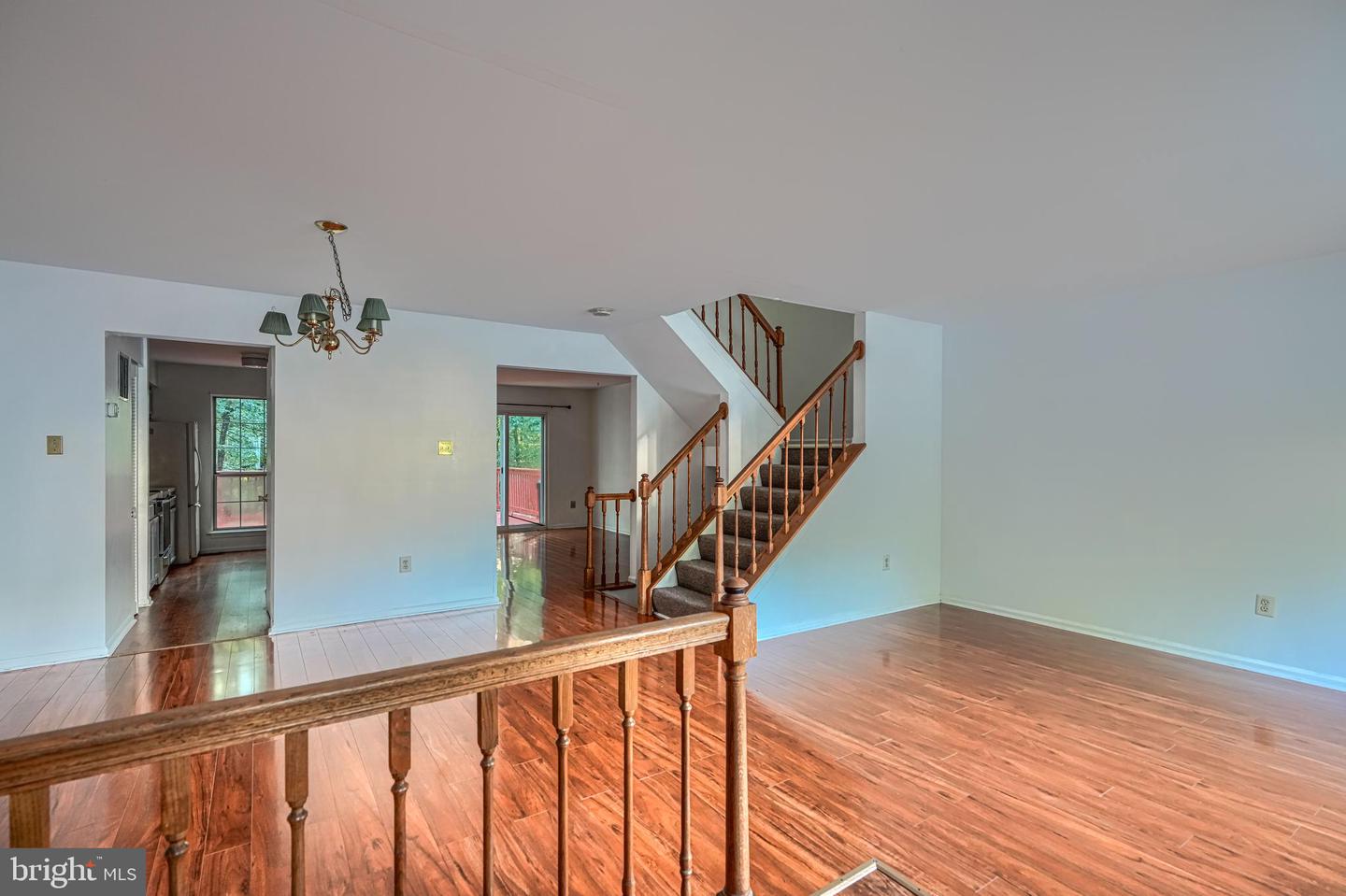 8 Lambeth Bridge Ct Property Photo 13