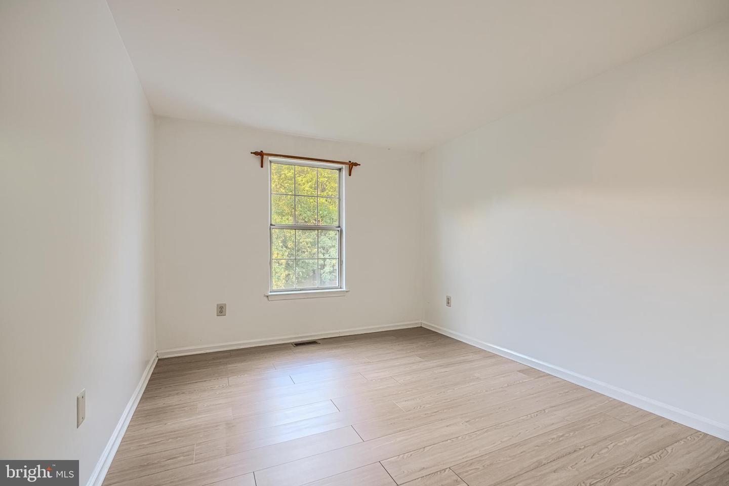 8 Lambeth Bridge Ct Property Photo 16