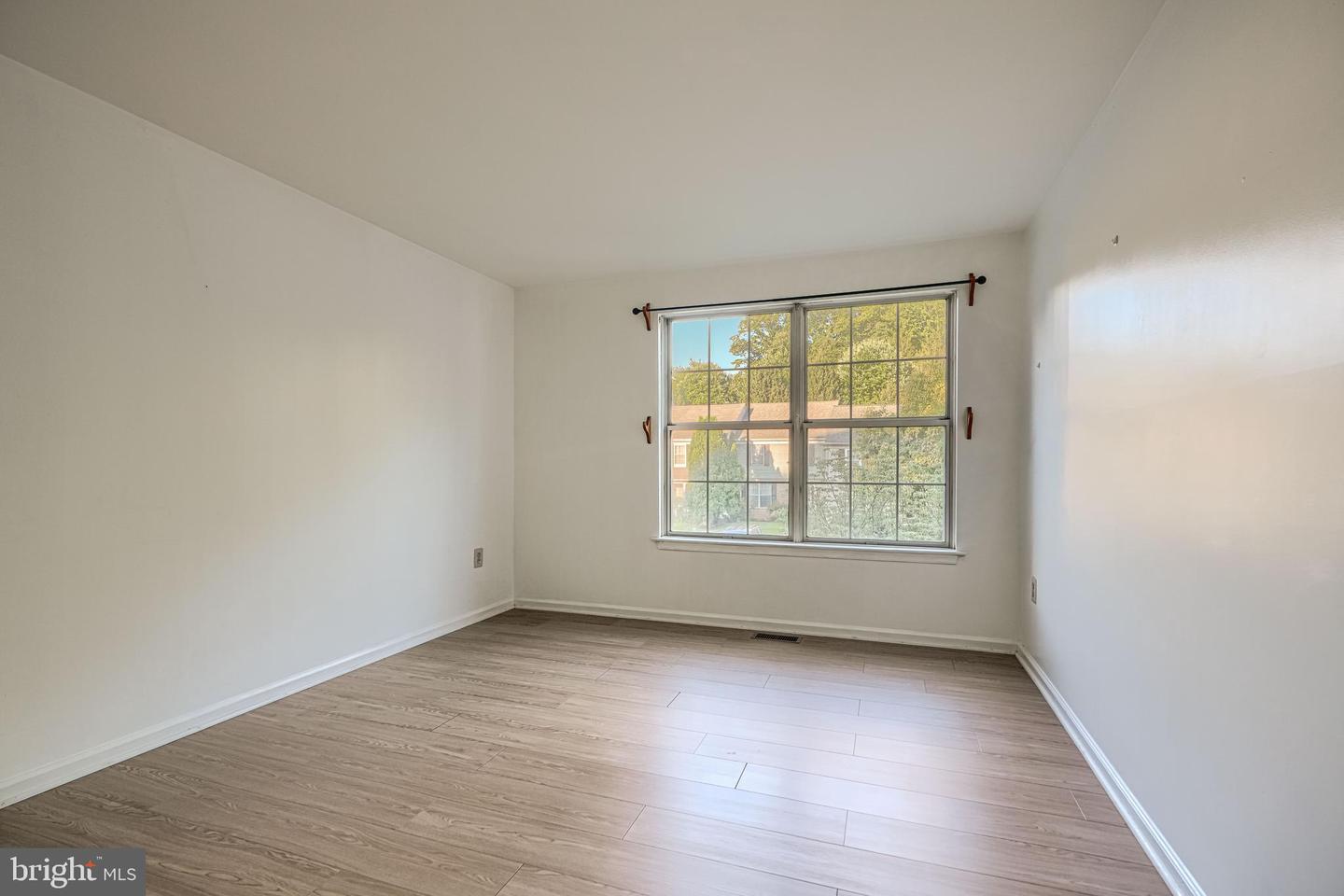 8 Lambeth Bridge Ct Property Photo 20