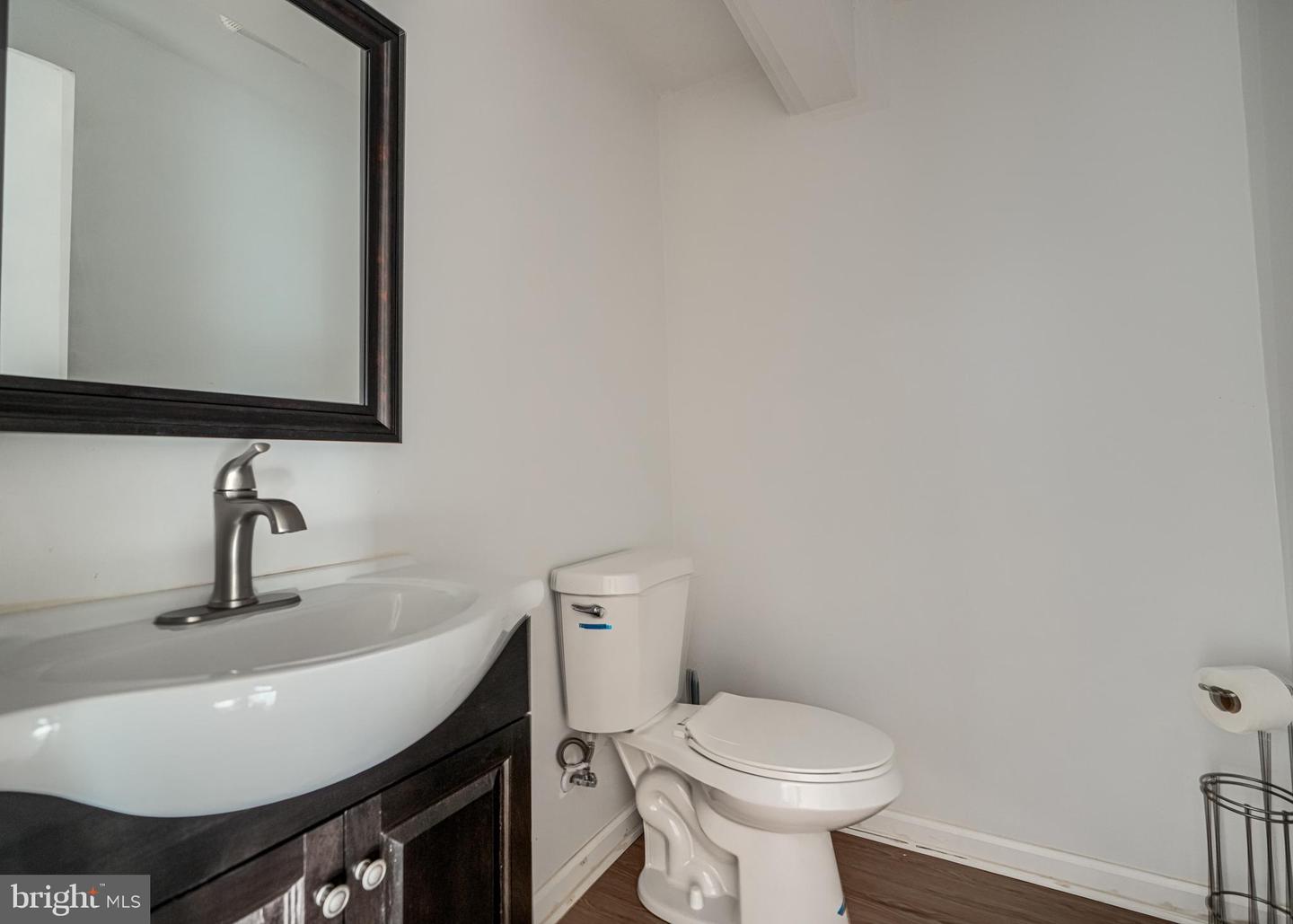 8 Lambeth Bridge Ct Property Photo 21