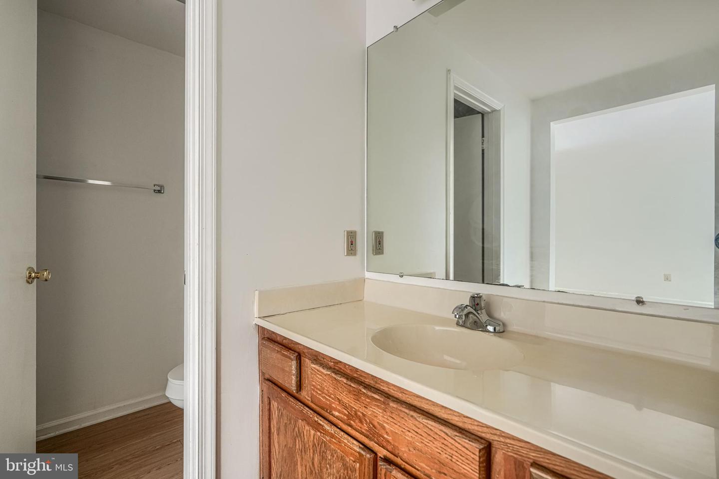 8 Lambeth Bridge Ct Property Photo 22