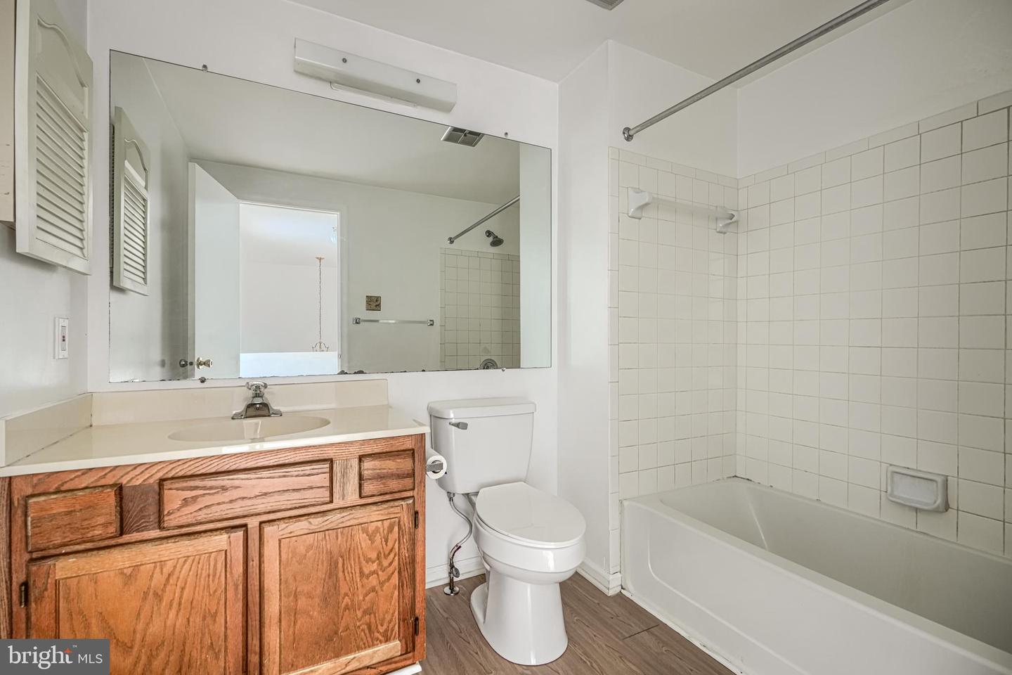 8 Lambeth Bridge Ct Property Photo 23