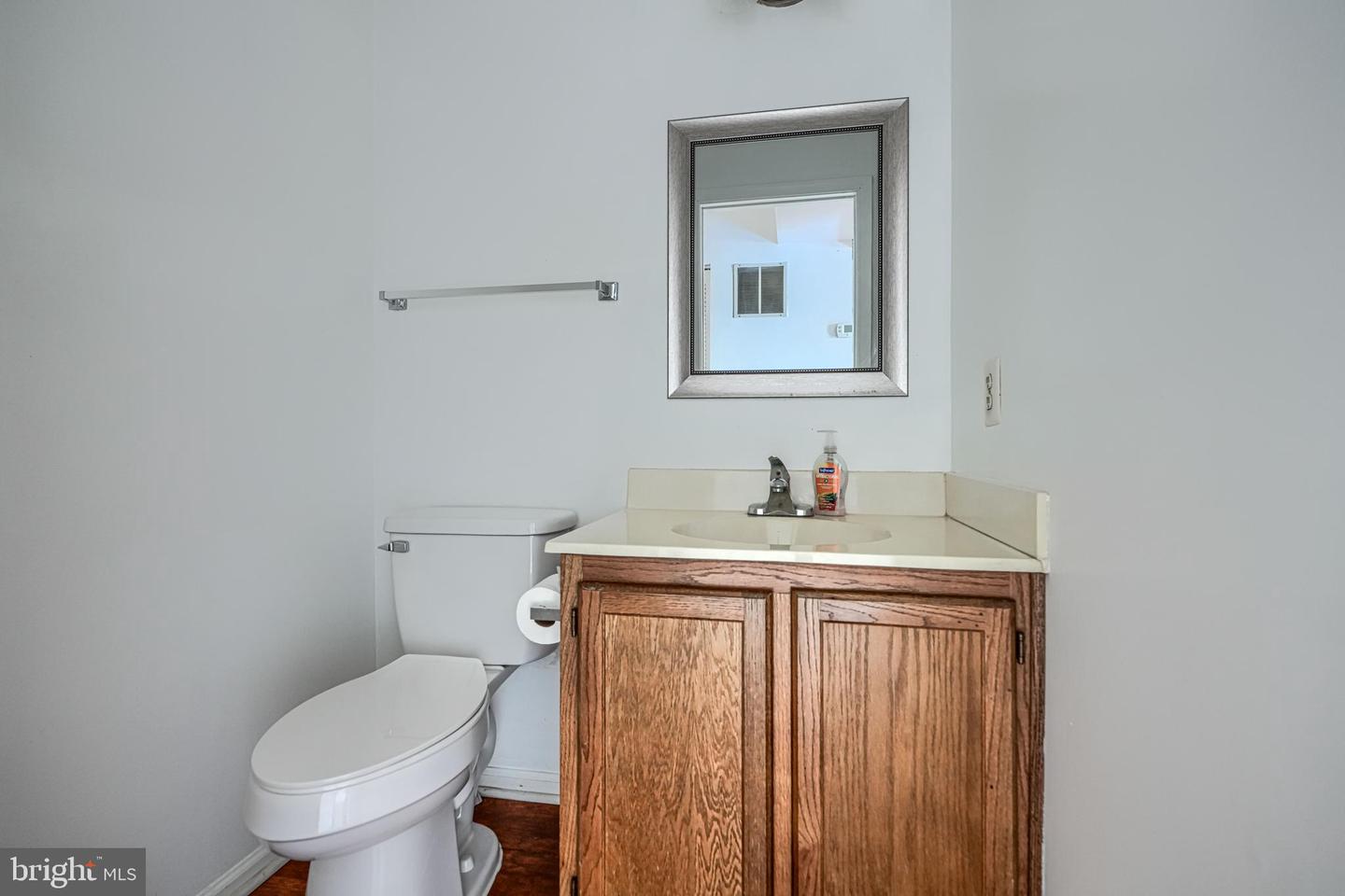 8 Lambeth Bridge Ct Property Photo 24