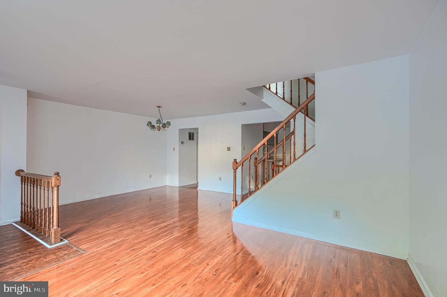8 Lambeth Bridge Ct Property Photo 26