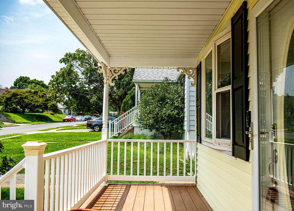 4216 Thorncliff Rd Property Photo 3