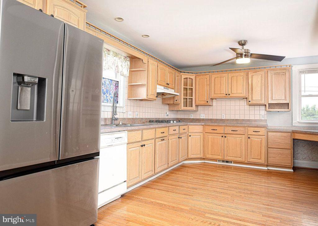 4216 Thorncliff Rd Property Photo 6