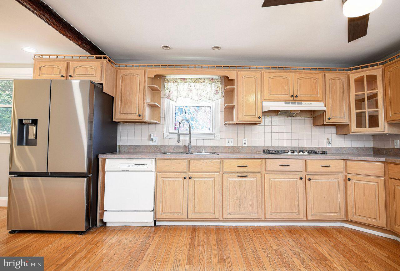 4216 Thorncliff Rd Property Photo 7