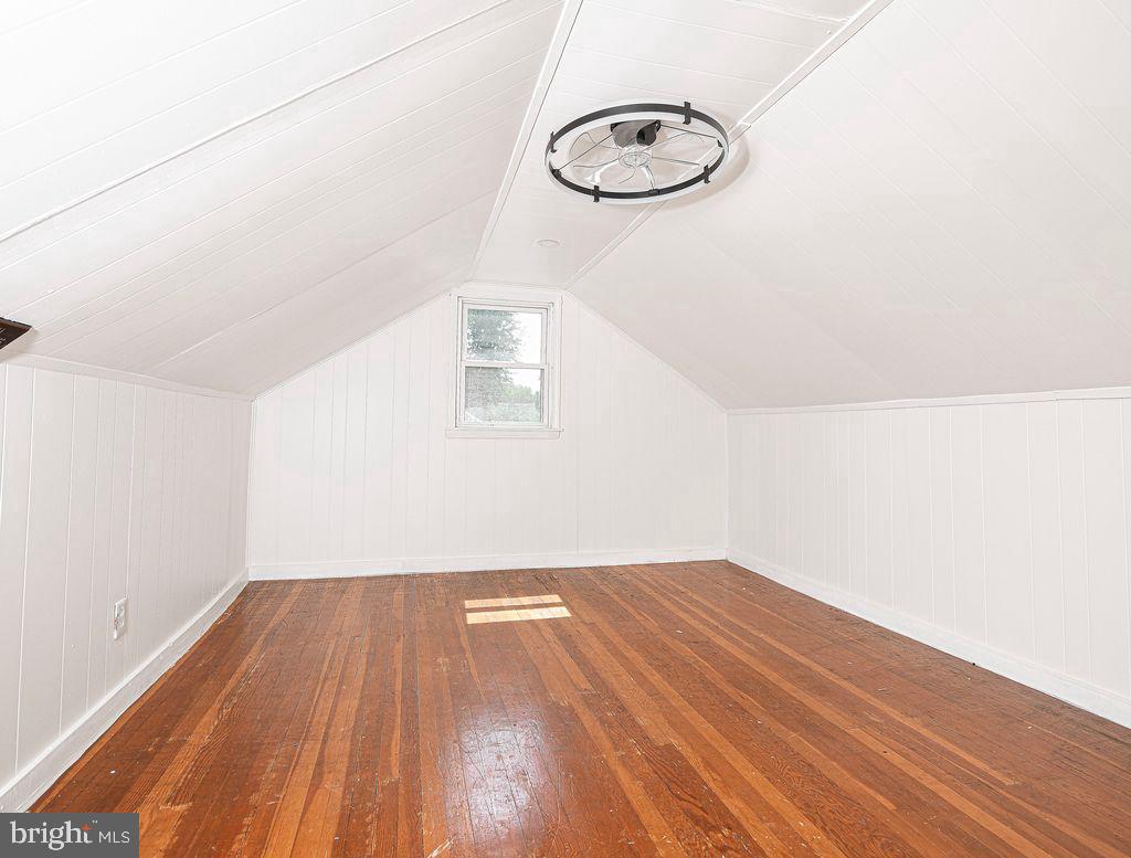 4216 Thorncliff Rd Property Photo 37