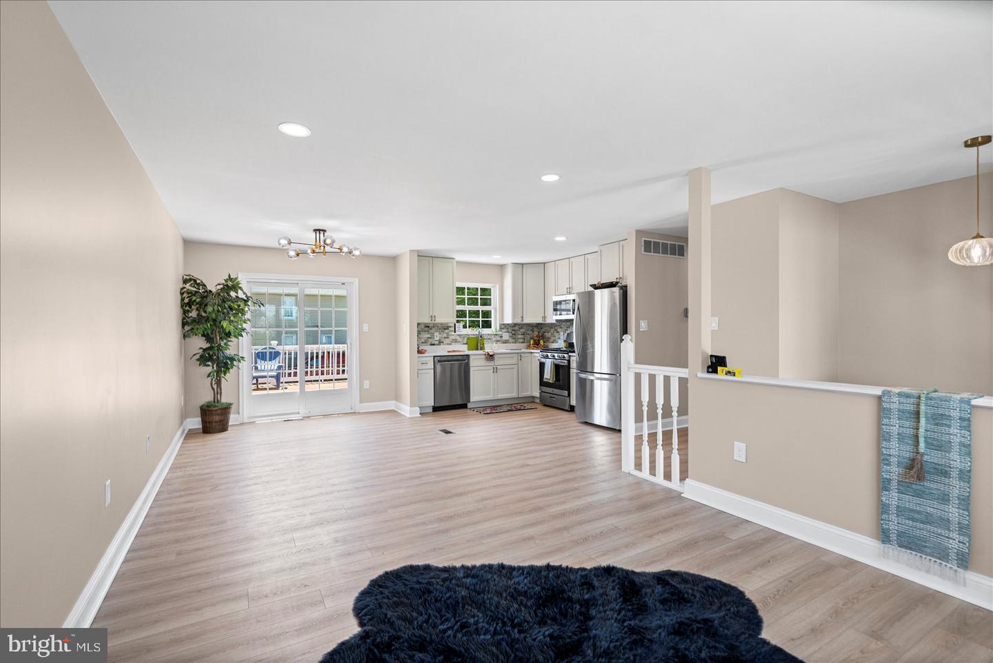 4219 Fullerton Ave Property Photo 7